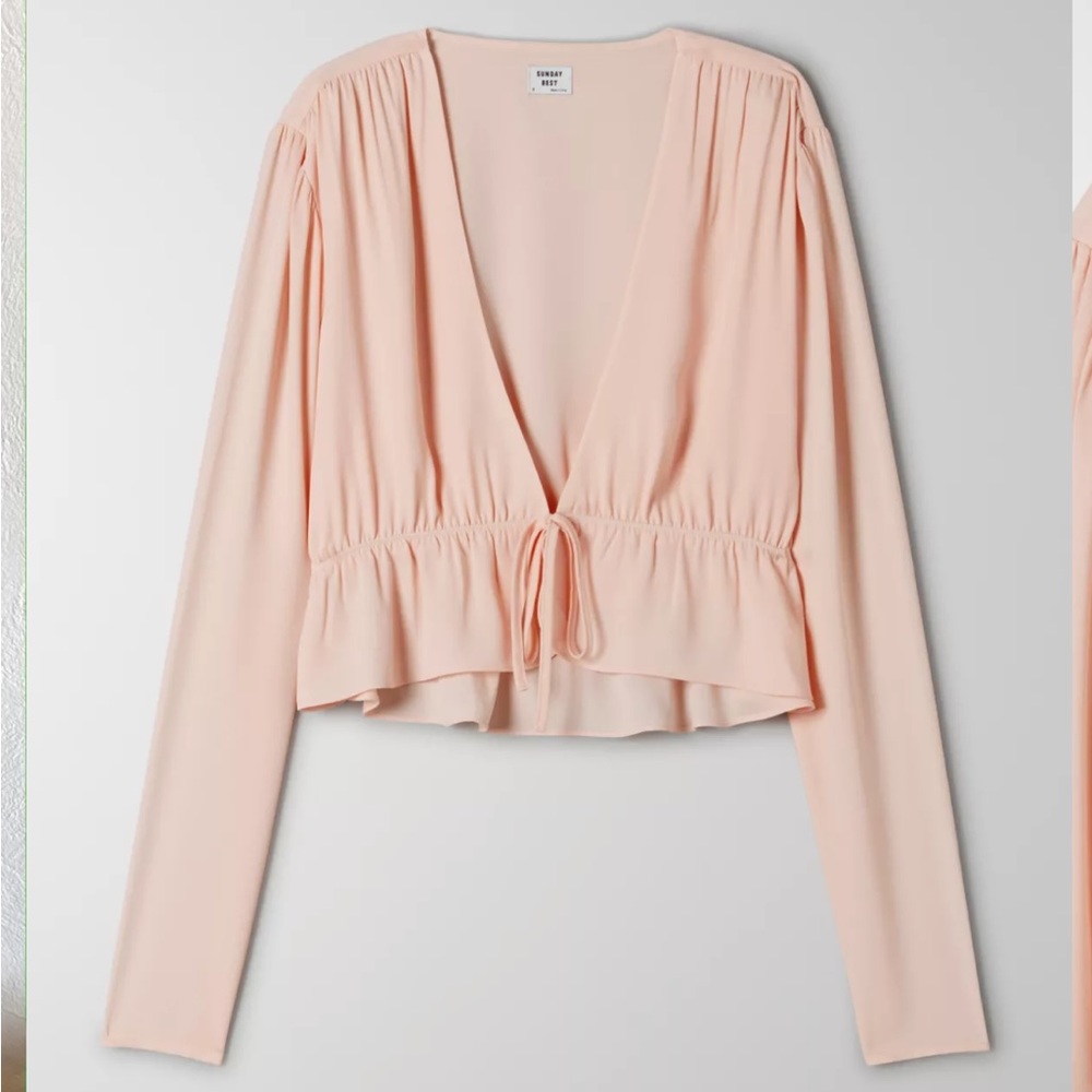 Sunday Best - Aritzia
CROPPED TIE-FRONT BLOUSE (actual color - lilac cloud)